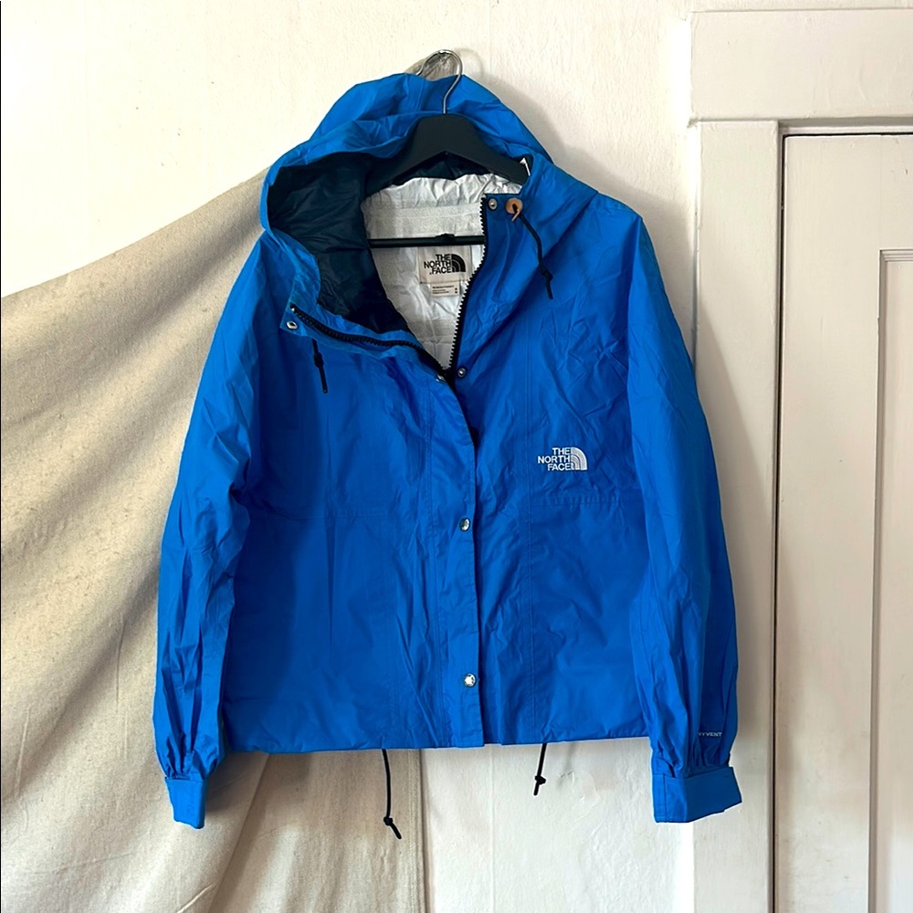 The North Face Women's Blue Cropped Rain Jacket